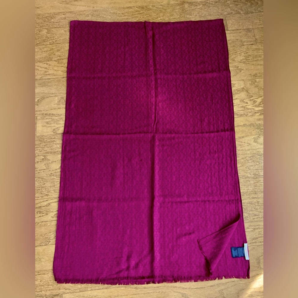 TORY BURCH Burgundy Scarf This short, fringed accessory - Picture 2 of 7
